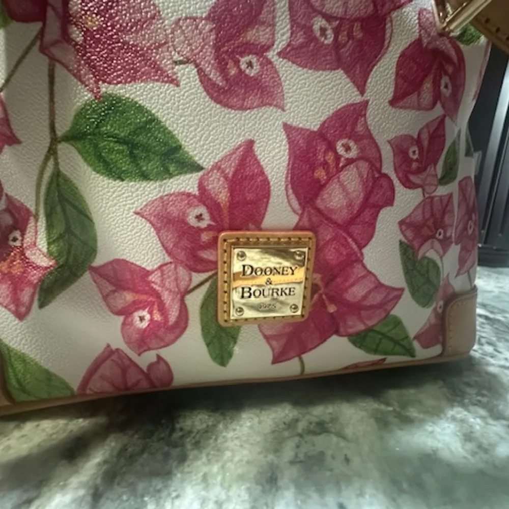 Dooney and Bourke BRAND NEW/RARE FLORAL FUSCHIA Pattern Crossbody Bag! - Picture 11 of 16